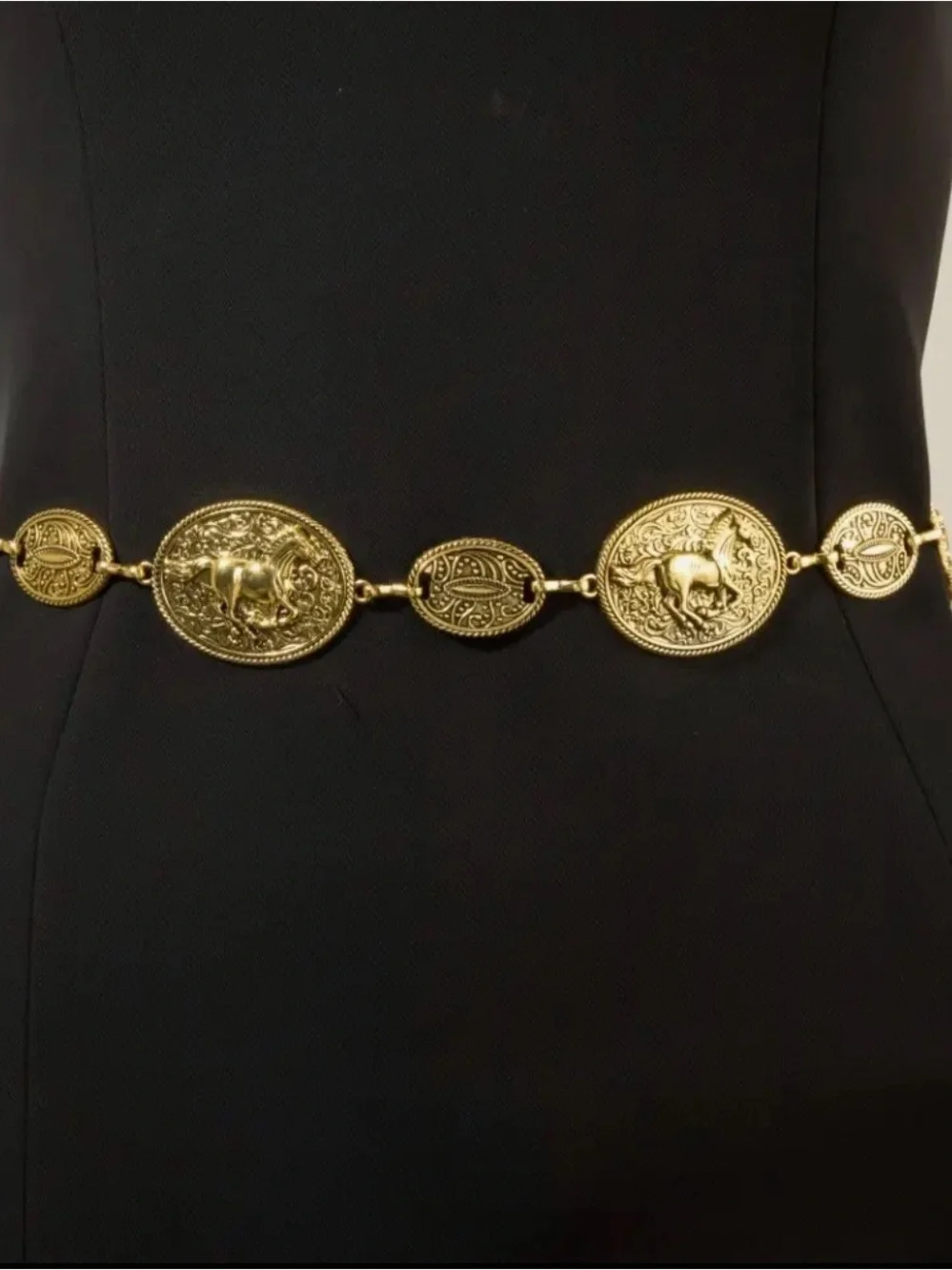 GOLD HORSE & RIDER OVAL MEDALLION CHAIN BELT